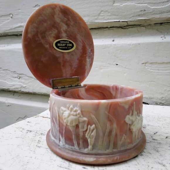 Beautiful Round Vintage Incolay Stone Carved Irises/Orchids Trinket/Jewelry Box - Picture 2 of 11